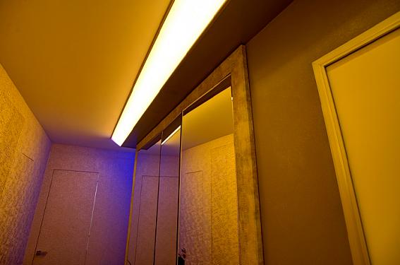 Светодиодное освещение и светодиодная подсветка в коридоре