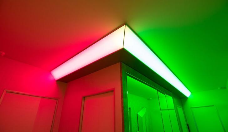 Освещение прихожой светодиодной многоцветной лентой RGB компании Arlight