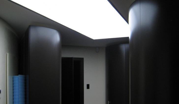 Витраж со светодиодной подсветкой для освещения в коридоре