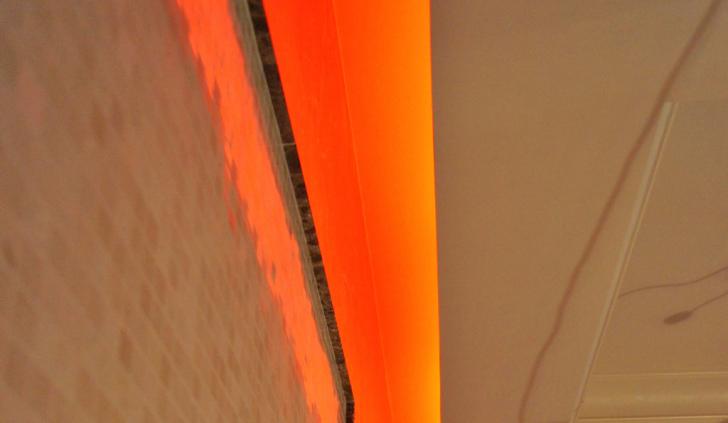 Подсветка потолка светодиодной RGB лентой